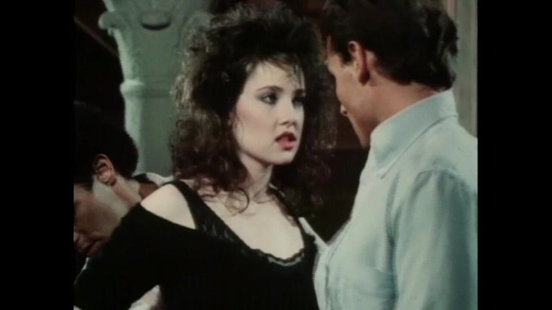 Vintage megastore: 美丽的饥渴女郎满足于与两个男人发生性关系