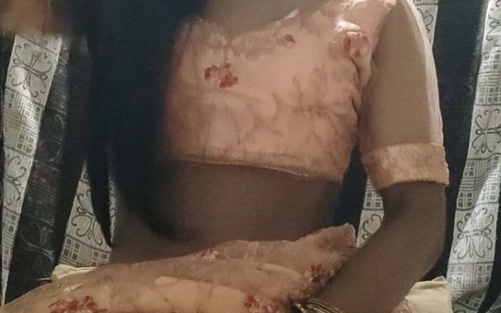 Keerthanakeerthi95: Indiana transsexual gozando em Lehanga tradicional e comendo seu próprio...