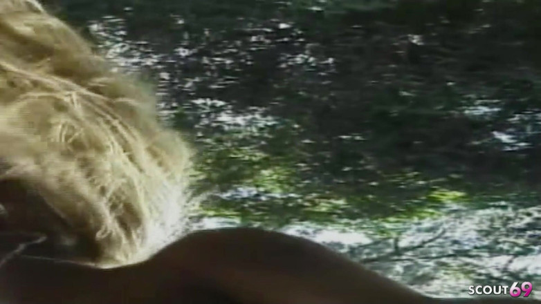 Shemale TS Collection: Blondynka seksowna Shemale zostaje uwiedziona na zewnątrz na wakacjach i...