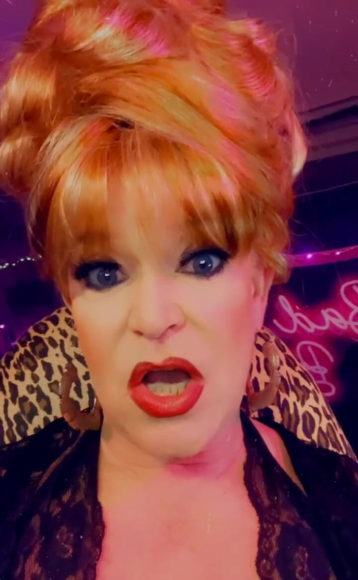 FemmeCheri120: 如果天堂在地球上，它就在我热辣的嘴里