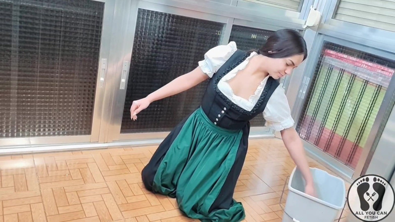 All You Can Fetish: Fantasía bávara - latina en un dirndl, limpieza de casa húmeda...
