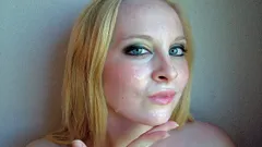 Kiki Munroe - puta fumante de 18 anos