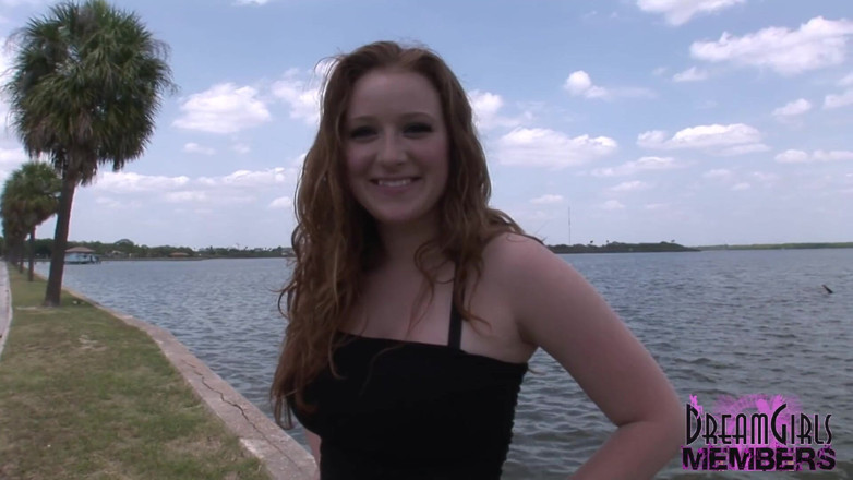 Dream Girls: Kelsey ukazuje své velké přírodní kozy a sexy kundičku v...