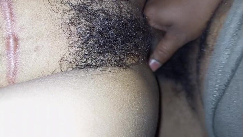 Disheboudi12: 与印度继妹发生性关系