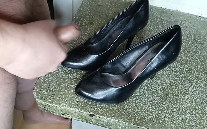 AdultGameplays: हस्तमैथुन और ऊँची एड़ी के जूते पर वीर्य