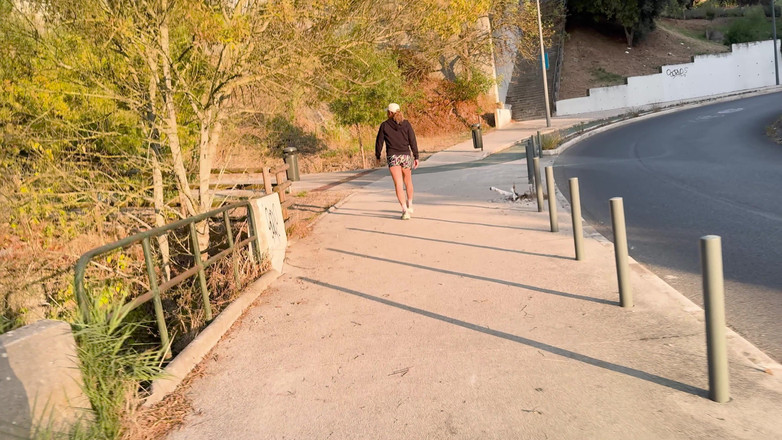 Nicolly Summers: Chytila mě ochranka v parku! Zíral a vnikl dovnitř