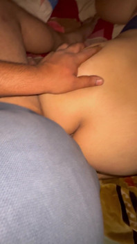 Secretară indiană suge pula ca o curvă și are parte de futai anal virgin