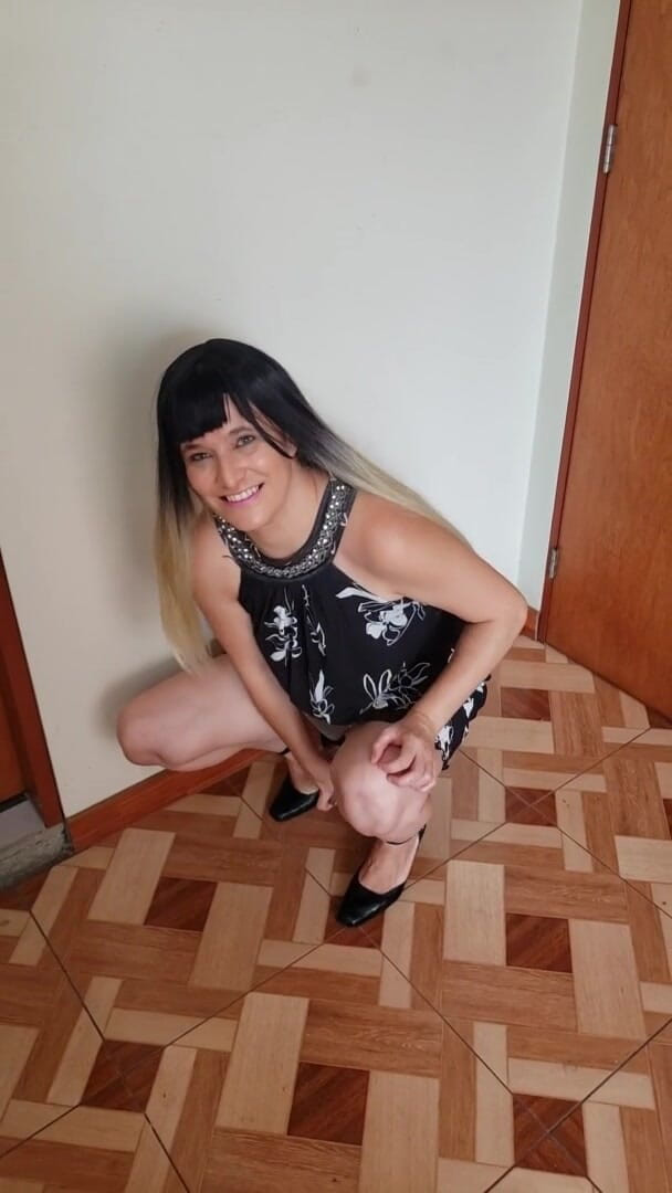 Agnes Swallow: Fata gustă o parte din pișatul ei