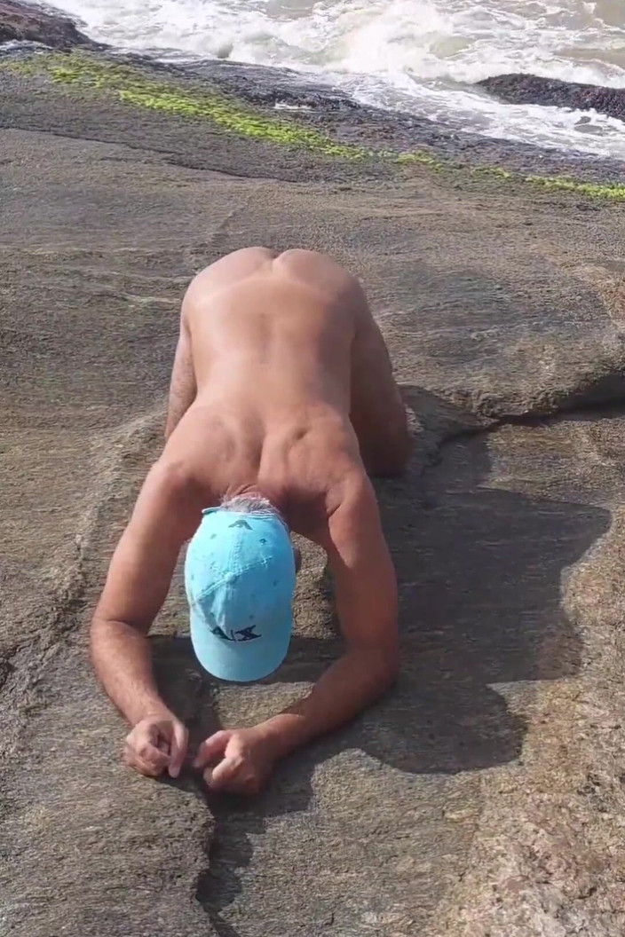 Ladysilvas: Ladysilva gay naken på stranden vilken het röv