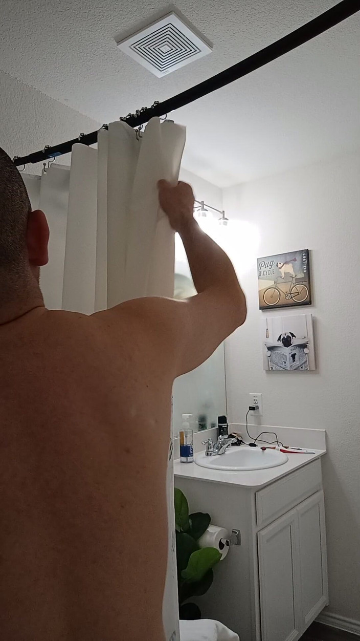 Brandon Lee: Sport acquatici, doccia e bocciolo di rosa