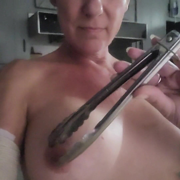 EliteLadyS: Masturbuje s kuchyňskou lžící