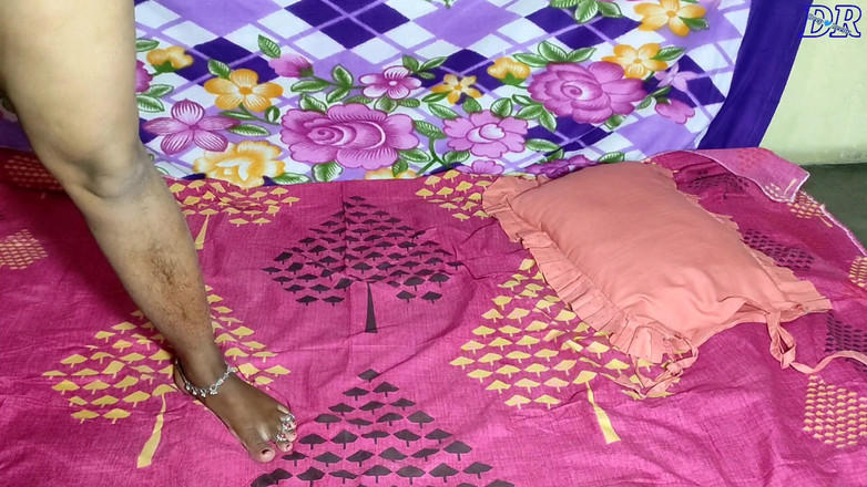 DeepReenu123: Mladá kráska tvrdě šuká do zadku