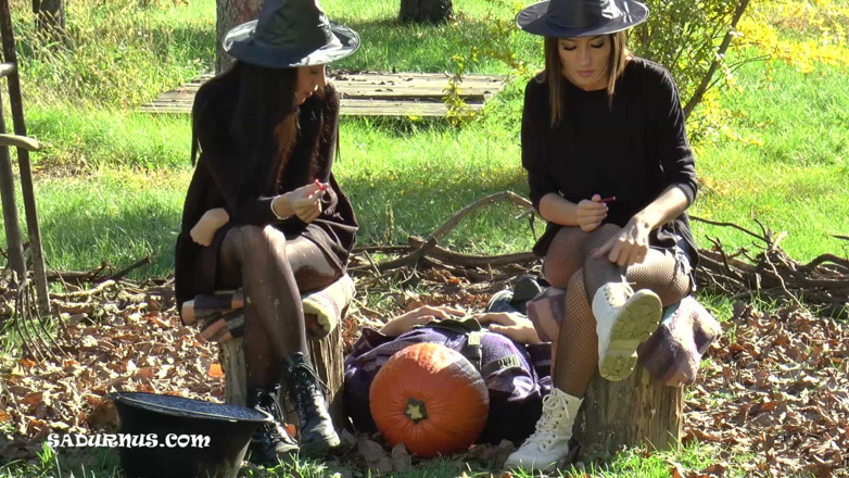 Sadurnus: Happy Halloween! Pumpkin Face Spitting