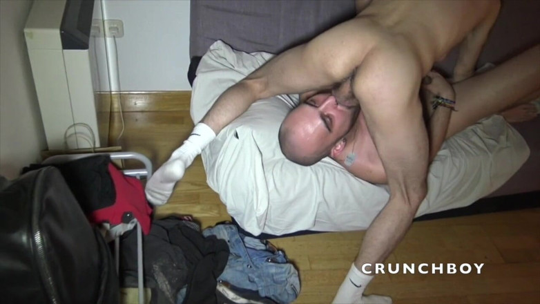 Kinky Bareback Boys: Erick scopata senza preservativo da pablo Hierro