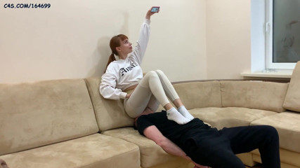 Petite Princesses Femdom: Plné sezení na obličeji ve sportovních kalhotách na jógu s...