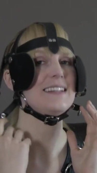 Dívka nebo otrokyně??