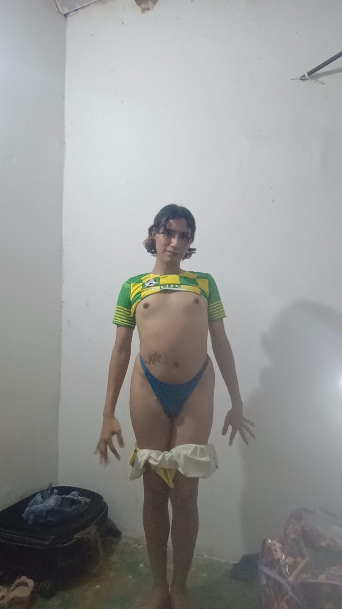 Femboy from Colombia: 一个很好的 garotas 正在迈出他们的步伐