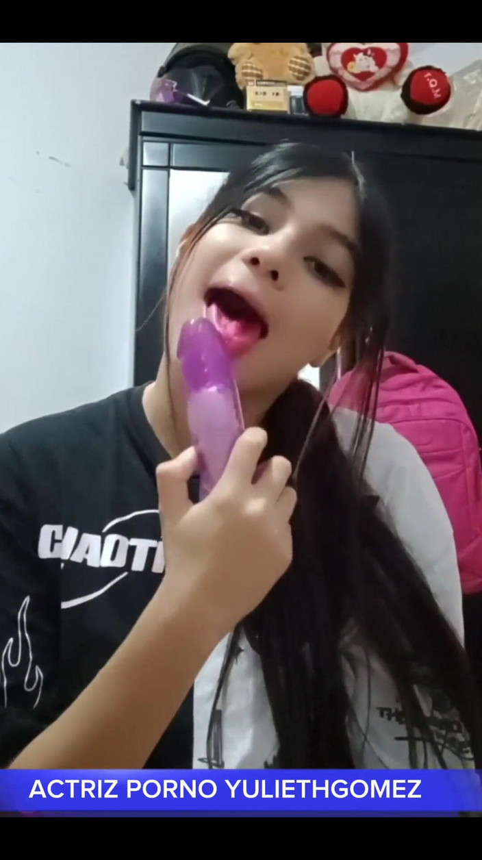 Yulieth Gomez: La masajista que contrató termina follándome (casero real)