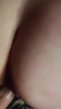 Sexy dáma v punčochách nečekala, že její mokrá kundička bude naplněna mrdkou