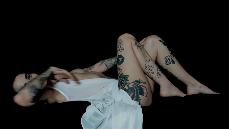 Miss Morticia: 10 команд богини