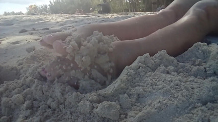 Dream Factory: Foot fetish on the beach