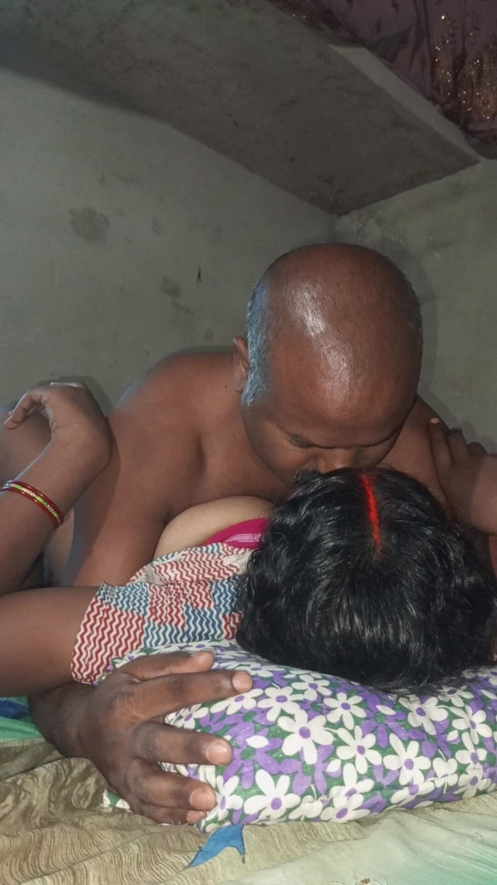 YangZi 69: Mi madrastra siempre eyacula de su coño cuando la follo