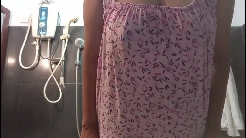 Miya White: Desi Anne Bogel Di Bilik Mandi