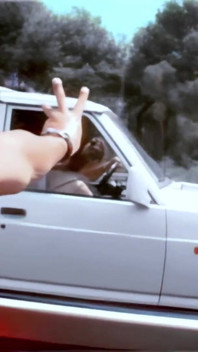 Emy: emy dan alys si cewek pemberontak lagi asik menggoda di jalan raya