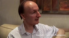 Skotská pornohvězda Alexis May se setká se starším chlapem