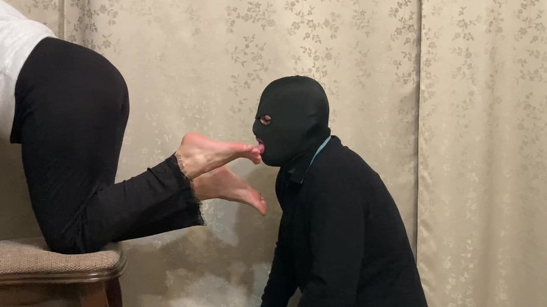 Niki studio: Mengabaikan hamba kakinya - menyembah kaki