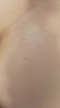열심히 쪼이는 보지를 가지고 깊게 빨아주길 원하는 그녀