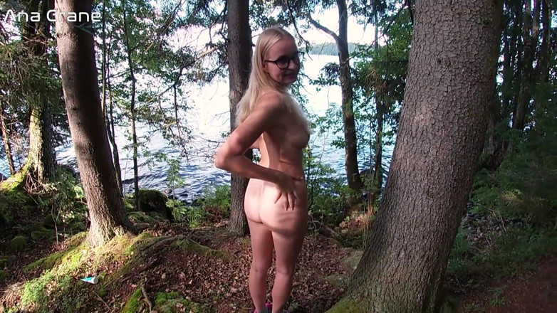 Ana Crane: Ass fucked slutty blonde right in woods