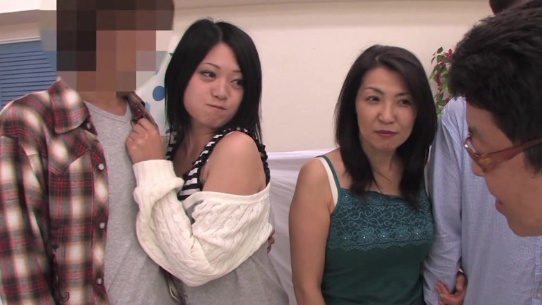 JAPAN IN LOVE: Des bombasses asiatiques partagent une scène - des filles 1_japanese se masturbent...