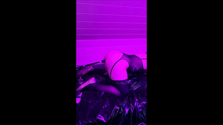 Sissy_Boy_Anna: Сіссі тренується на трах-машині