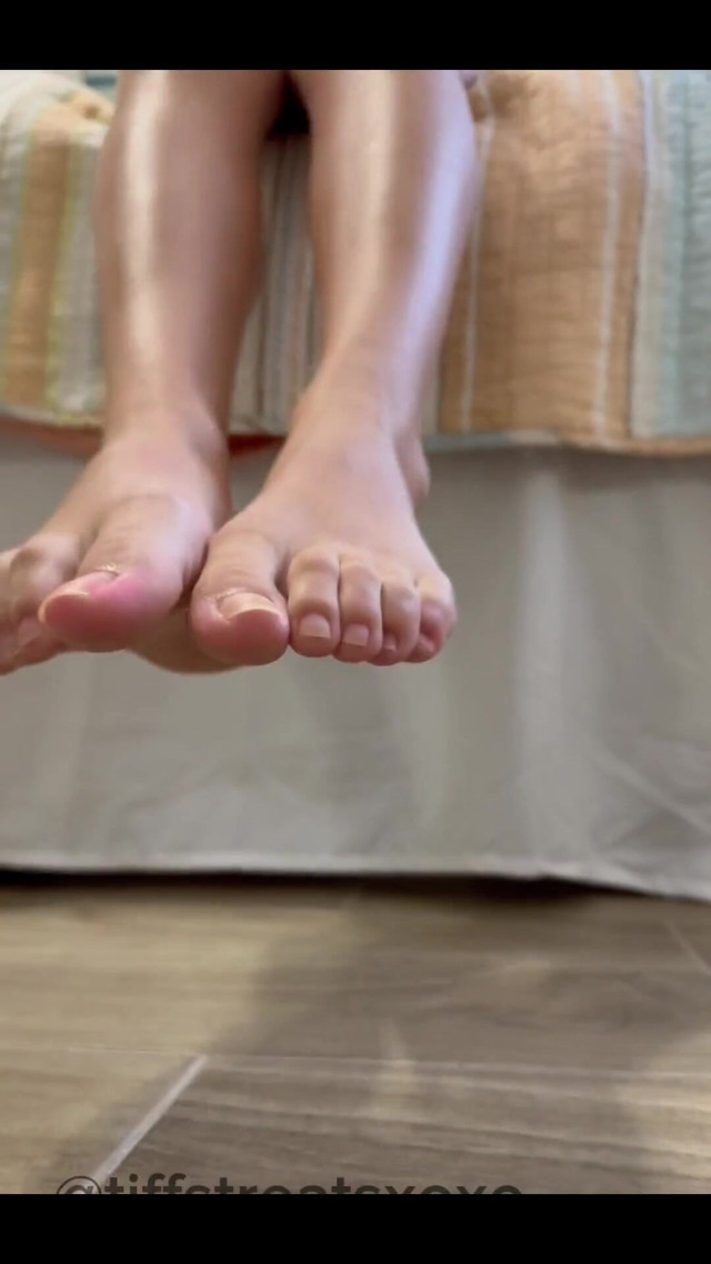 Worship My Feet, Ass and Pussy After My Sweaty Run (Tiffstreatsxoxo)
