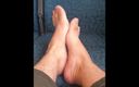 Manly foot: Risking Getting Busted Showing My Wrinkled Soles on Vline Public...