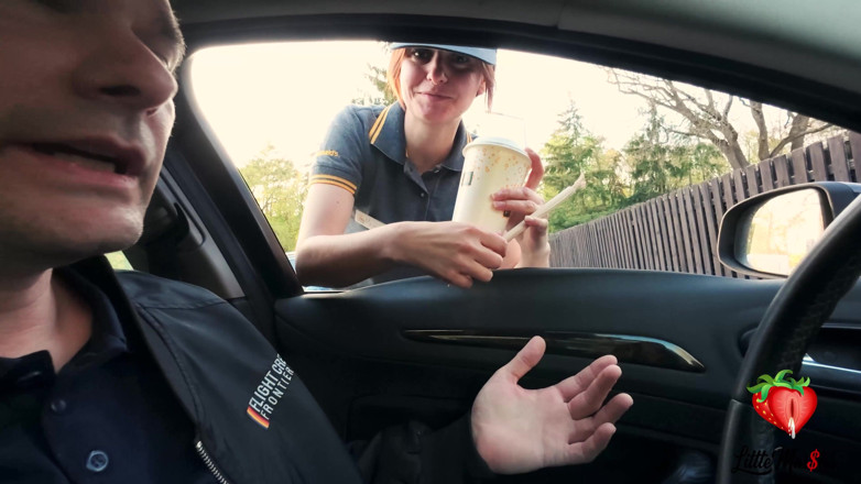 LittleMaisha: Une employée de McDonald m’a renversé la sprite. En punition,...