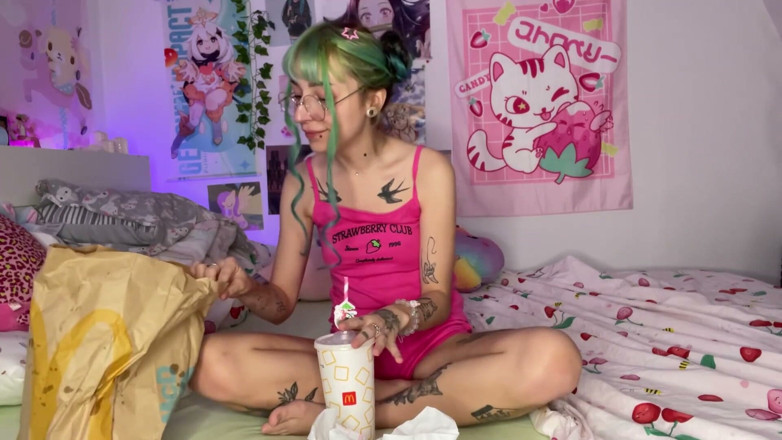 lanalovacutie: Stepdaddys Girl Mcd Mukbang