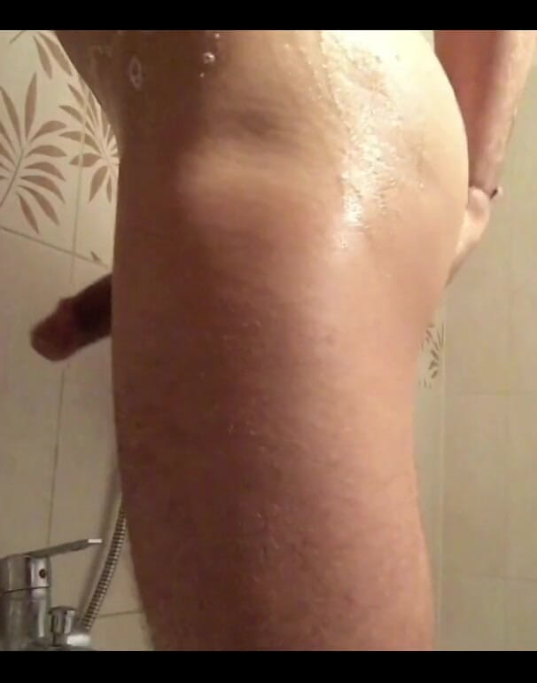 Twohotb: Do You Want a Take a Shower with Me?