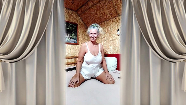 Lukerya: Fantasien Auf Einem Weichen Bett