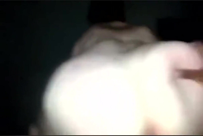 Hotmilfandyoungboy: Une PAWG pâle fait silence pour se calmer avec une...