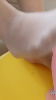 Footjob MILF dengan pantyhose