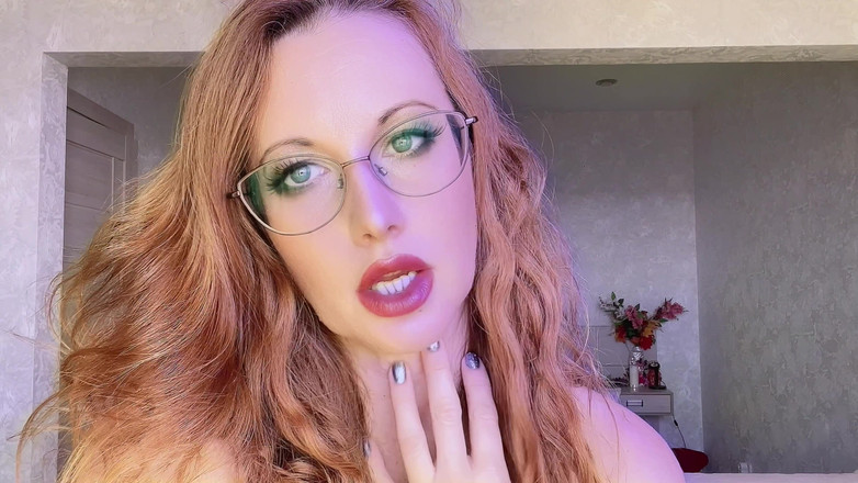 Holy_Red: Matură sexy roșcată murdară vorbește și își tachinează buzele sexy și fața excitată