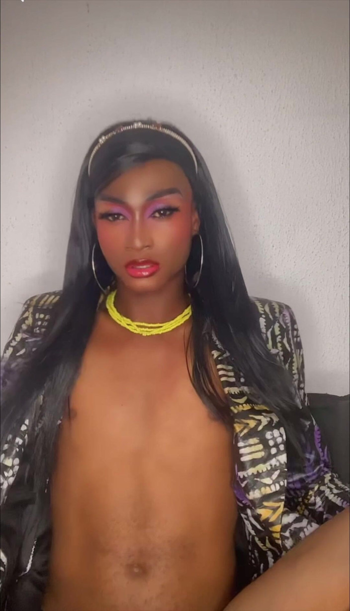 Taste Of Lilith: Cewek damsel kulit hitam lagi asik goyangin kontol besar sampai...