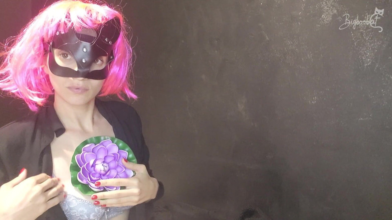 Big boob cat: Hallo, ich bin das Kätzchen deiner Träume. Willst du mit...