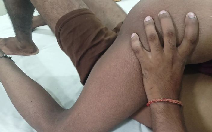 Desi Indian studio: Nesestříhaná kundička Lízání mrdky Krátké v Pusssy Tight Pussi