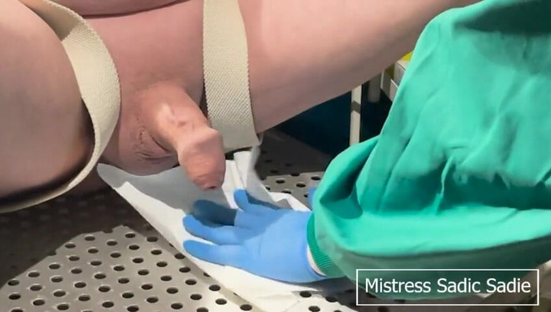 Sadic Sadie: Prosta demonstracja cewnika, poszerz jego cewkę moczową