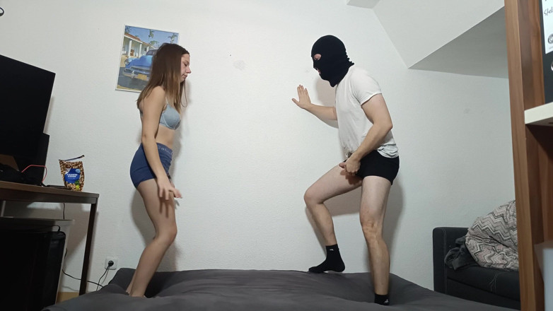 German ballsbusted: Ea îmi suge în timp ce dansează