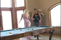 Cryptostudios: Kozatá blonďatá mladá manželka divočí, když jí manžel prstí zadek...