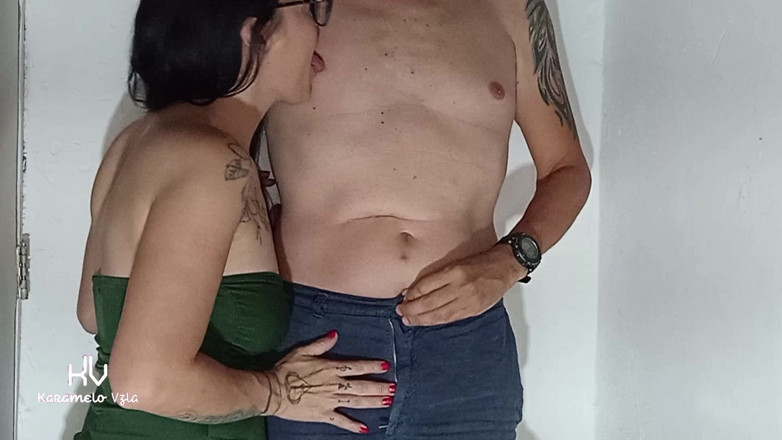 KarameloVzla: Část druhá: Nevlastní bratr mě učí, jak lízat mužské bradavky